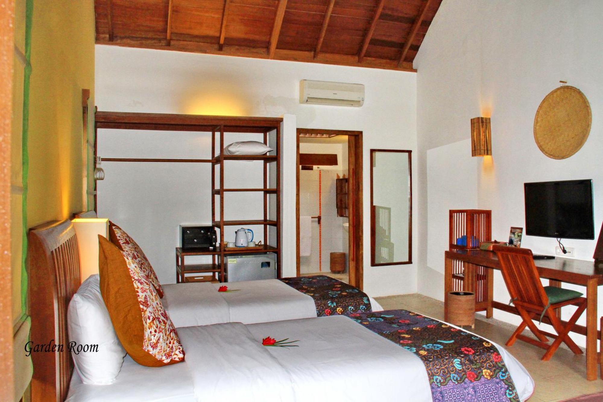 Hotel Cocotinos Manado Esterno foto